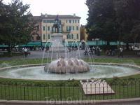 фонтан Альп с мемориальными досками от городов-побратимов Вероны