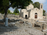 Пафос. Слева - колонна Святого Павла