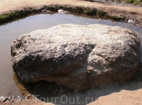 Синий камень на берегу Плещеева озера