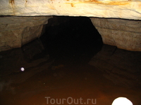 На этой фотографии пещерное озеро =) глубокое и прозрачное =)