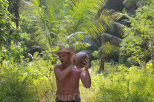 Муж нашел кокос