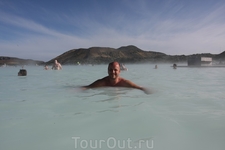 Голубая лагуна - большое термальное озеро с молочно белоголубой водой