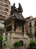Памятник Изабелле Кастильской и Христофору Колумбу в Гранаде.