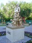 Памятник маме (перекресток улиц Комсомольская/Орджоникидзе)