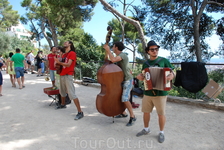 В парке Гуэль встретили этих музыкантов, ох! как они пели, как пели..!!! В парке Гуэль встретили этих музыкантов, ох! как они пели, как пели..!!!