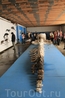 После китового сафари посетили Китовый центр, самый крупный в Норвегии.  В музее представлен 15 метровый скелет 40-ка летнего кашалота, погибшего при столкновении ...