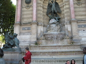 Путешествие по Парижу началось с Архангела Михаила.