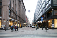 В центре Хельсинки очень много торговых центров, от шопинга удержаться очень трудно, вот мы и не смогли... Были куплены - блузка за 2,5 евро, ожерелье ...