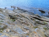 Скалы у берега