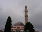 Одна из мечетей в Старом городе. От турецкого влияния осталось немало построек. Рядом с символами города можно увидеть ещё несколько мечетей, турецкий ...