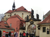 С западной стороны к Пражскому граду примыкают Градчаны — богатый, дворянский район Праги, предназначавшийся, впрочем, при основании в 1320 г. для поселения ...
