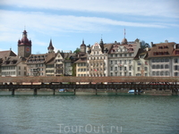 вид на один из символов города - деревянный мост Капельбрюкке