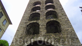 Porta Torre в Комо.Вид снаружи.Башня часть старой городской стены.