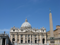 Собор Святого Петра - католический собор, являющийся наиболее крупным 
сооружением Ватикана и считающийся самой большой христианской церковью в мире. ...