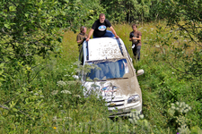За счет легкого веса и полного привода, автомобили верно продвигались к цели. За счет легкого веса и полного привода, автомобили верно продвигались к цели.