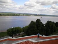 В Нижнем Новгороде находится самая длинная лестница, расположенная на волжских берегах. Это мемориальная Чкаловская лестница, названная так в связи с тем ...