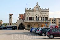 Площадь города недалеко от порта Мандраки