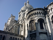 Basilique du Sacré Cœur
Белый камень содержит вкрапления кальцита, поэтому в мокрую погоду собор мерцает.