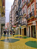 Нетипичная улочка Аликанте, la calle de las setas (грибная улица) - аттракцион под открытым небом. Забавные мухоморы расставлены вдоль всей улицы, сверху ...