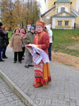 В Угличе на пристани нас встретила хлебом-солью настоящая русская красавица :)