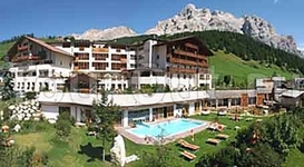 Fanes Dolomiti Wellness Hotel