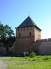 Одна из башен стен, опоясывающих Кремль, или Детинец, как правильно называется эта древняя крепость.