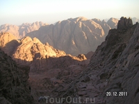 Гора Моисея (Синай); горы на рассвете