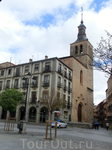 А это церквовь святого Мигеля (Iglesia de San Miguel), знаменитая в основном тем, что в ней 13 декабря 1474 г. короновалась на трон Изабелла Кастильская ...