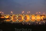 Красавец мост в вечерней подсветке