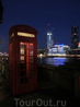 Еще один символ Лондона - красная телефонная будка.