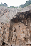 Гроты и ниши, пагоды, надписи на камнях и высеченные в скалах изваяния и рельефы являются уникальными свидетелями буддийского искусства от времен династии ...