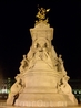 Рядом с королевским памятником Виктории чувствую себя букашкой:(