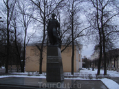 памятник Володе Куриленко, герою Великой Отечественной войны.
