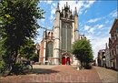 Церковь Hooglandse Kerk.  Готическая церковь в центре Лейдена была возведена на месте романской часовни, от которой совсем ничего не осталось