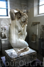 А вот еще одна известная статуя - Афродита Родосская