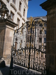 ограда  президентского дворца
