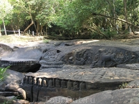 Kbal Spean.В сезон дождей под водой тысячи лингов(мужского начала)