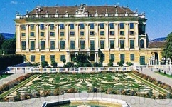 Сад кронпринца у восточного фасада дворца