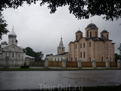 Николо Дворищенский Собор на Ярославовом  Дворище.Заложен в 1113 году  князем Мстиславом  Владимировичем .Освящен был спустя  23 года, 5 декабря 1136 года ...