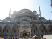 Голубая мечеть...фото сделано из внутреннего двора...самая большая мечеть Стамбула, к тому же действующая!
