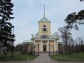 Православная церковь св.Николая, находится в парке "Исопуйсто" в самом центре Котки