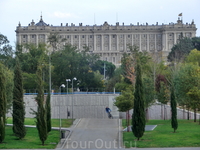 Прогулявшись часок по Casa del Campo я вернулась на другой берег реки и решила пройтись по зеленой зоне Madrid Río, растянувшейся вдоль реки Мансанарес ... Прогулявшись часок по Casa del Campo я вернулась на другой берег реки и решила пройтись по зеленой зоне Madrid Río, растянувшейся вдоль реки Мансанарес ...