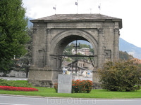 Историческая арка в г. Аоста