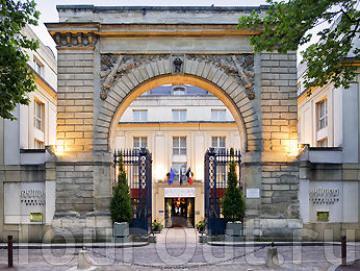 Pullman Versailles Chateau