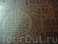 Ефразиева базилика. Мозаики базилики - выдающийся образец византийского искусства VI века. (частично сохранены настенные и напольные мозаики)