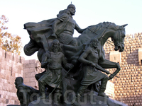 Памятник Салах ад-Дину в Дамаске