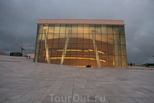 Здание Оперного театра в Осло.