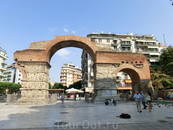 Триумфальная арка императора Галерия. Триумфальная арка была построена в 305 г. по Р.Х. в честь решительной победы императора Галерия над персами. Она ...