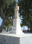 Памятник английскому солдату, который тоже освобождал Крит.