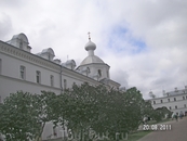 Церкви по периметру монастыря